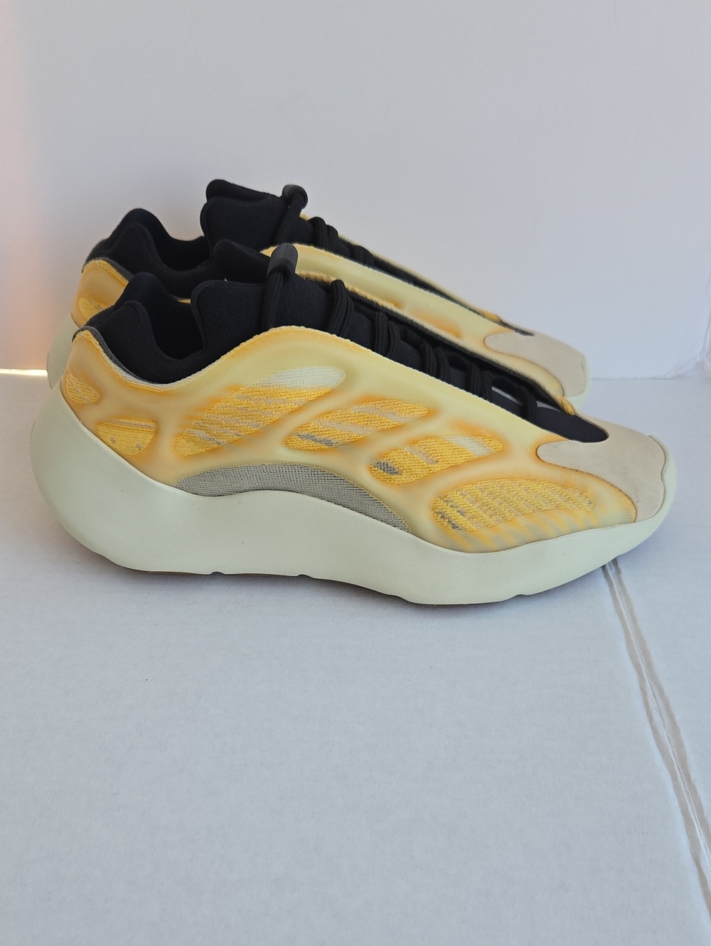 ​adidas Yeezy 700 V3 Mono Safflower HP5425 Men Size 6 Women 7